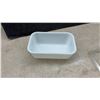Image 2 : Vintage Pyrex Amish Butterprint Refrigerator Dish with Ribbed Lid