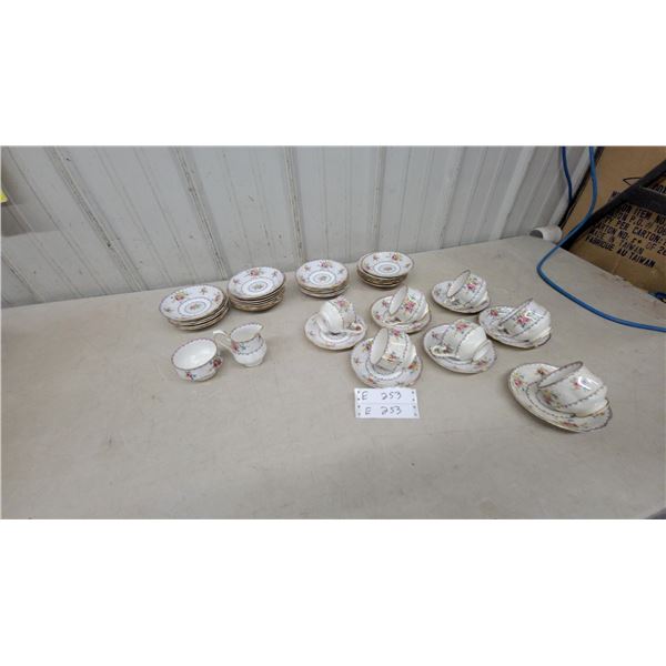 Royal Albert "Petit Point" Bone China Tea Set with Cups, Saucers, and Plates 42x