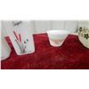Image 3 : Hazel Atlas Cattail Shakers, Pyrex Spring Blossom Green Mixing Bowl, and More