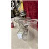 Image 9 : Pair of Antique Clear Pressed Glass Kerosene Oil Lamps, 1 Peanut Glass, with Chimneys and Burners