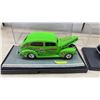 Image 10 : Three 1:18 Scale Die-Cast Ford Sedan Delivery Models, 1940 and 1937, with Display Cases