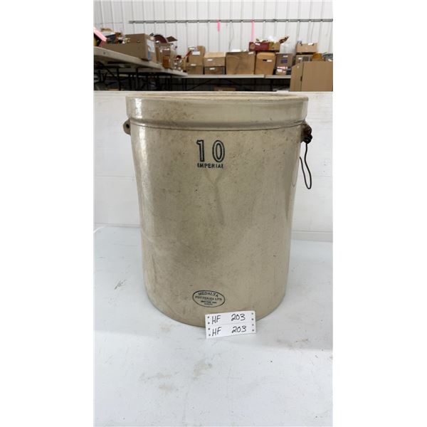Medalta Potteries Ltd. Medicine Hat Alberta 10 Imperial Stoneware Crock, Has a Crack