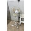 Image 2 : White Pedestal Fan & White 2-Step Stool