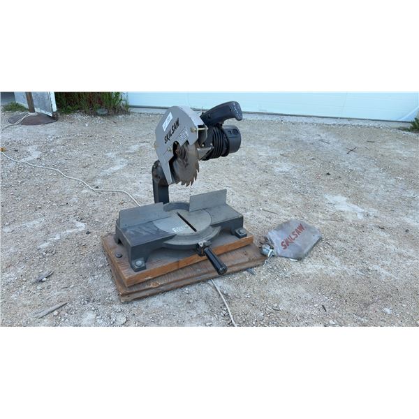 Skilsaw 3802 10" Miter Saw on Wooden Base with Dust Collection Bag