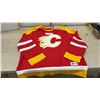 Image 1 : NHL Calgary Flames Hockey Jersey, Size XL/TG, 100% Polyester, New with Tags
