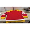 Image 5 : NHL Calgary Flames Hockey Jersey, Size XL/TG, 100% Polyester, New with Tags
