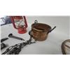 Image 8 : Vintage Wooden Wagon Wheel with 10 Spokes and Metal Hub Railway Spikes Lantern Cool Hanging Planter
