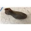 Image 4 : Vintage Cast Iron Cobbler's Anvil & Stand, Cast Wheel, & Green Metal Bar