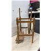 Image 2 : Vintage Wooden Spinning Wheel with Turned Legs and Foot Treadle