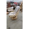 Image 3 : Vintage Rattan Living Room Set with 2 Swivel Rocking Armchairs, Glass-Top Table, and More