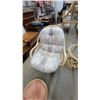 Image 7 : Vintage Rattan Living Room Set with 2 Swivel Rocking Armchairs, Glass-Top Table, and More