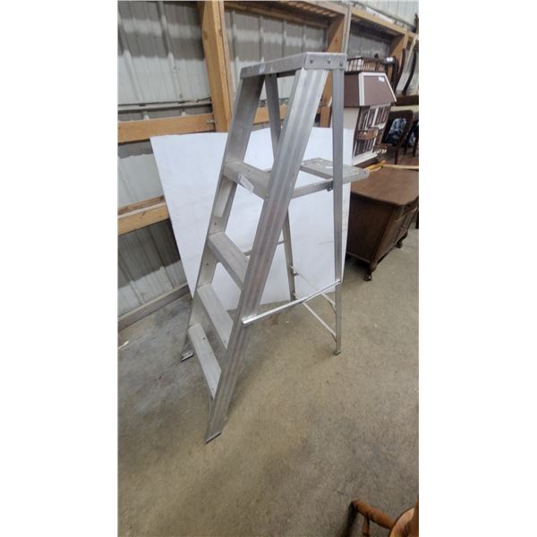 Aluminum 5-Step Folding Stepladder with Non-Slip Top Platform