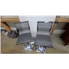 Image 2 : Pair of Modern Adjustable Height Swivel Bar Stools with Grey Mesh Seats and Chrome Bases