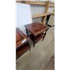 Image 4 : Pair of Regency Revival Mahogany Two-Tier Side Tables with Tooled Leather Tops and Fluted Legs