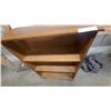 Image 4 : Wooden Three-Shelf Bookcase with Scalloped Top Edge 42 x 30 x 10"