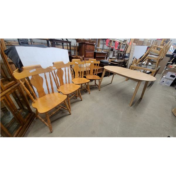 Light Oak Oval Dining Table and Tapered Legs 30 x 59 x 35" and 4 Chairs