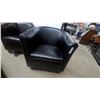 Image 4 : Pair of Black Leather Barrel-Style Armchairs with Removable Seat Cushions