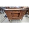 Image 2 : Antique Golden Oak Quartersawn Sideboard Buffet with Mirror, Carved Crest, Late 19th Century
