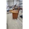 Image 6 : Antique Mission Style Quarter-Sawn Oak Sideboard with Mirror Hutch Top 54 x 54 x 22"