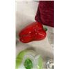 Image 3 : Decorative Glass Vegetables, Bird Figurines, Floral Ceramic Bath Set, Angel Statue and More