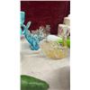 Image 4 : Decorative Glass Vegetables, Bird Figurines, Floral Ceramic Bath Set, Angel Statue and More