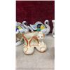 Image 5 : 12 Pieces of Occupied Japan Ceramic and Porcelain Figural Vases and Figurines