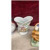 Image 7 : 12 Pieces of Occupied Japan Ceramic and Porcelain Figural Vases and Figurines