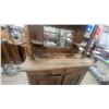 Image 5 : Antique Victorian Quarter-Sawn Oak Sideboard with Carved Pediment, Mirror, and Turned Columns