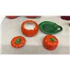 Image 5 : Vintage Majolica-Style Tomato-Shaped Ceramic Tableware Set, Teapot, Ice Bucket, and More