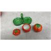 Image 8 : Vintage Majolica-Style Tomato-Shaped Ceramic Tableware Set, Teapot, Ice Bucket, and More