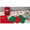 Image 10 : Assortment of Christmas Decorations Including Ornaments, Plush Snowmen, Plates, and More
