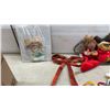 Image 8 : Assortment of Christmas Decorations Including Ornaments, Plush Snowmen, Plates, and More