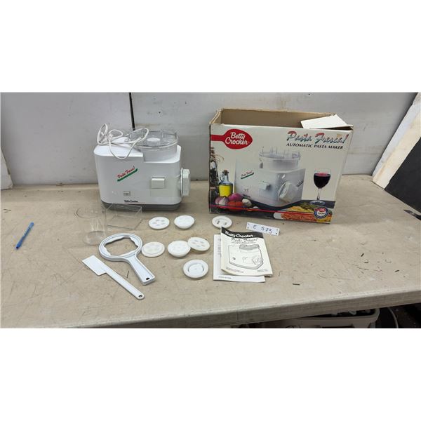 Betty Crocker Pasta Fresca BC-1393C Automatic Pasta Maker with Discs and Manual