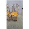 Image 2 : Pair of Wooden Bow-Back Windsor Dining Chairs with Spindle Back and Turned Legs