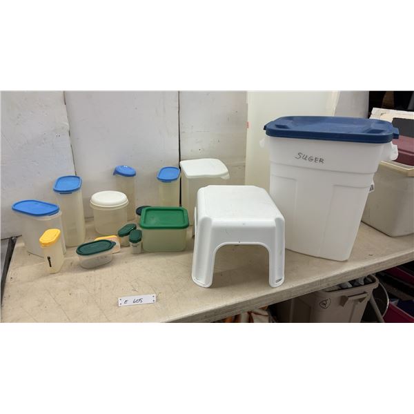 Rubbermaid Roughneck Canister Model 2875, 8-Gallon, Plastic Storage Containers, Tupperware Style