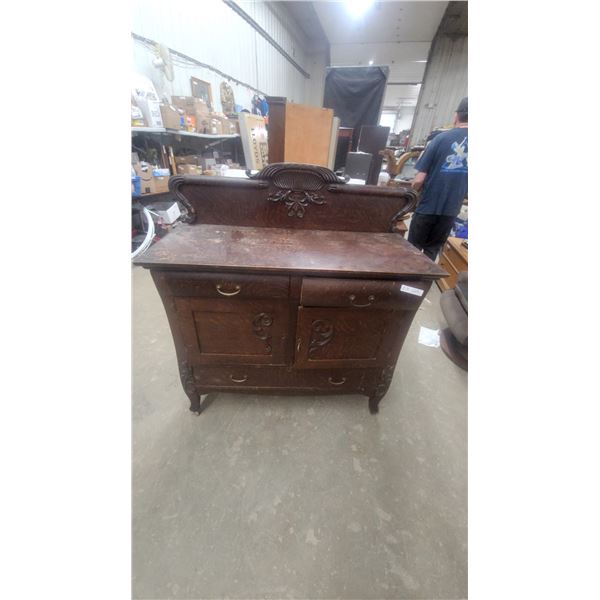Antique Late Victorian Quartersawn Oak Sideboard with Carved Shell and Foliate Backboard