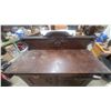 Image 4 : Antique Late Victorian Quartersawn Oak Sideboard with Carved Shell and Foliate Backboard