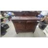 Image 5 : Antique Late Victorian Quartersawn Oak Sideboard with Carved Shell and Foliate Backboard