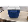 Image 4 : Coleman PolyLite 40 Cooler with White Lid and Blue Body
