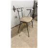 Image 2 : Mid-Century Modern Gossip Bench with Wrought Iron Frame, Upholstered Seat and Magazine Rack