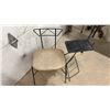 Image 4 : Mid-Century Modern Gossip Bench with Wrought Iron Frame, Upholstered Seat and Magazine Rack