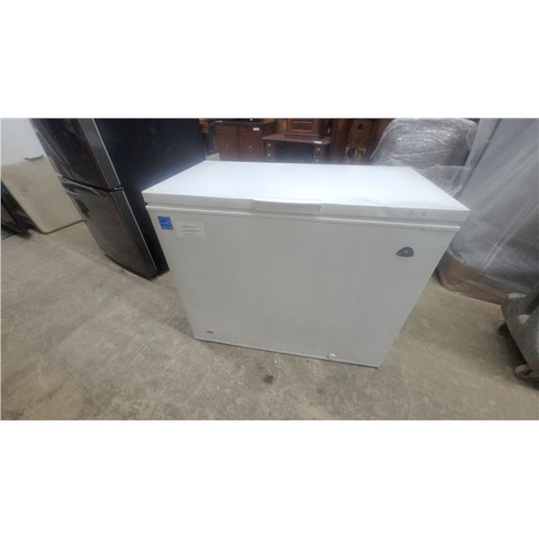 GE 5.0 Cubic Foot Chest Freezer, Model FCM5SHWW, Energy Star, Recessed Handle 34 x 41 x 22"