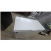 Image 3 : GE 5.0 Cubic Foot Chest Freezer, Model FCM5SHWW, Energy Star, Recessed Handle 34 x 41 x 22"
