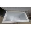 Image 5 : GE 5.0 Cubic Foot Chest Freezer, Model FCM5SHWW, Energy Star, Recessed Handle 34 x 41 x 22"