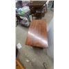 Image 3 : Vintage Single-Pedestal Wooden Desk with Five Drawers and Kneehole 27 x 35 x 20"