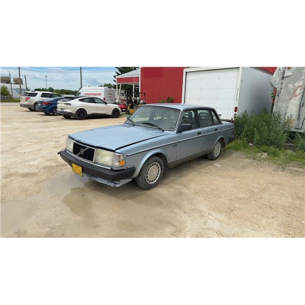 1990 Volvo DL, 4 Door, 4 Cylinder, Blue. 171,891KM. Has TOD and 2 Keys. Not Safetied.