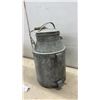 Image 5 : Antique Galvanized Steel Shotgun Cream Can and Milk Can with Bail Handle, Early 20th Century
