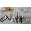 Image 5 : Kitchen Lot: Berghoff Knife Set, Pyrex Baking Dishes, Sugar Jar, Pitcher and More