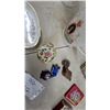 Image 3 : Royal Commemorative Lot: Queen Elizabeth II Tin, Mugs, Trinket Boxes, Loupe, Buttons and More