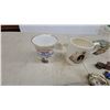 Image 4 : Royal Commemorative Lot: Queen Elizabeth II Tin, Mugs, Trinket Boxes, Loupe, Buttons and More